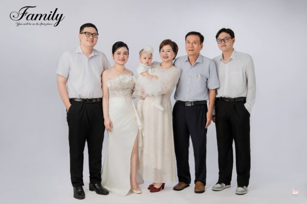 ? 3 sai lầm ba mẹ thường gặp khi tự chụp ảnh gia đình tại nhà