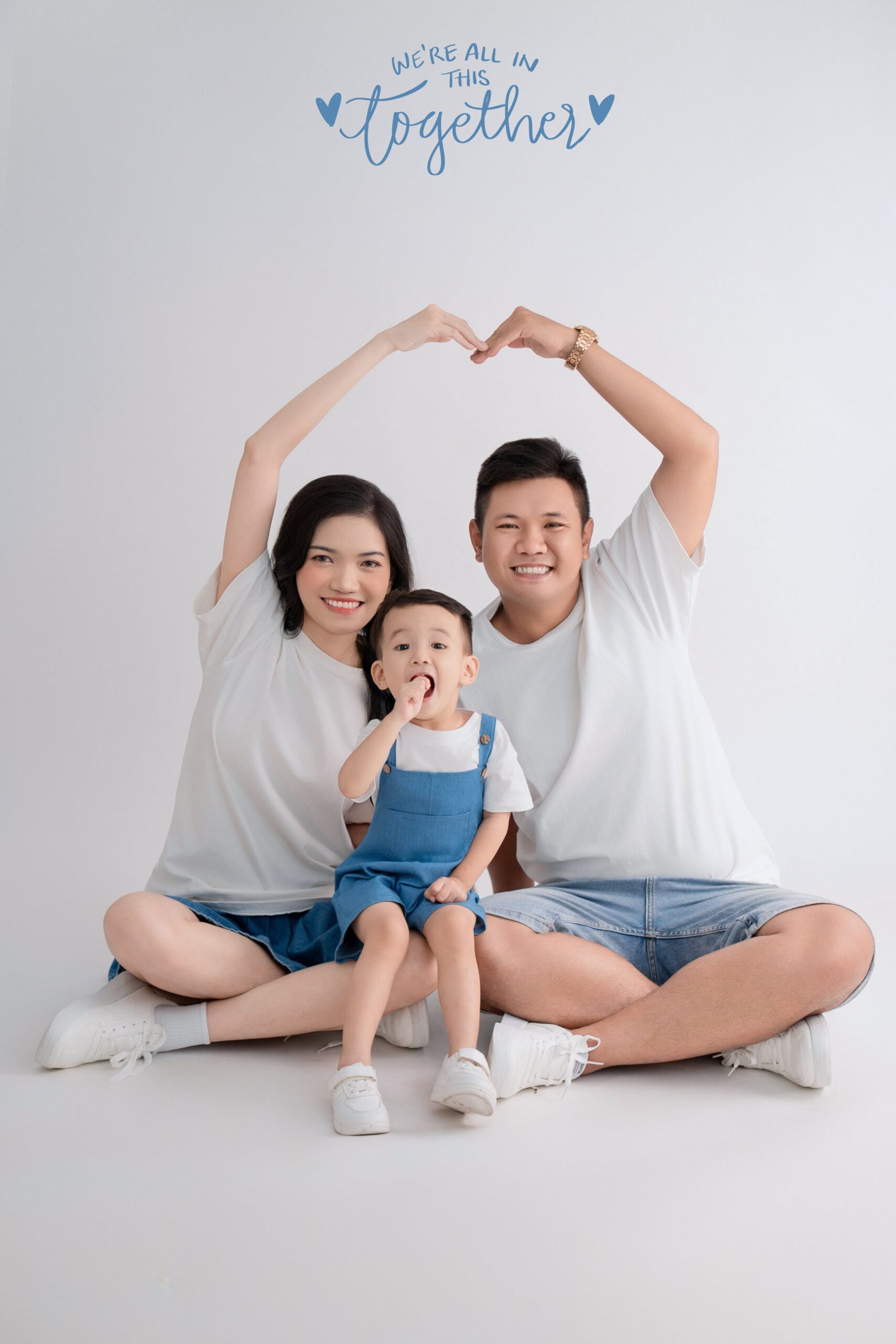 4 kiểu tạo dáng chụp ảnh gia đình đẹp và tự nhiên (không bị gượng)